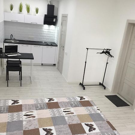 Small Underground Apartment At The Center เคอร์ซอน ภายนอก รูปภาพ