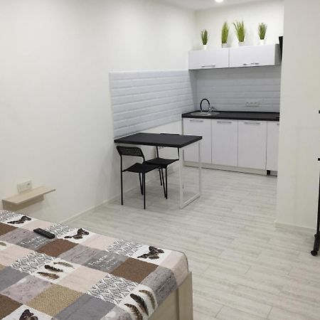Small Underground Apartment At The Center เคอร์ซอน ภายนอก รูปภาพ